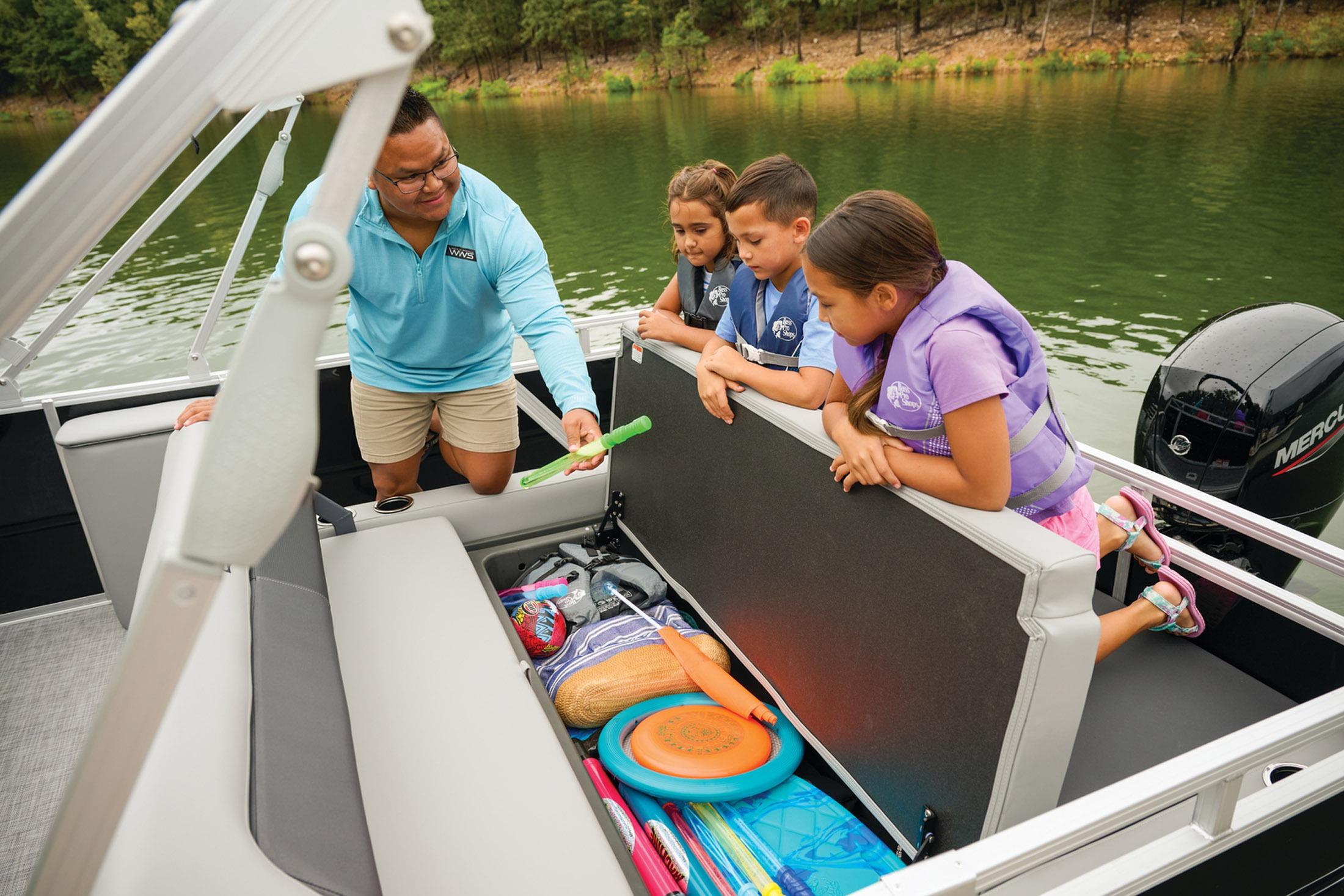 2026 Sun Tracker Party Barge 22 RF DLX - 81
