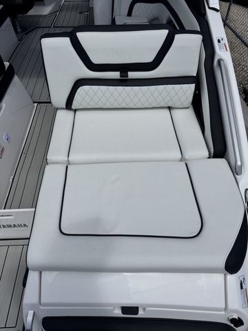 2026 Yamaha Boats 275SD - 6
