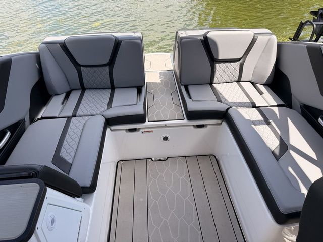 2026 Yamaha Boats 255XE - 23