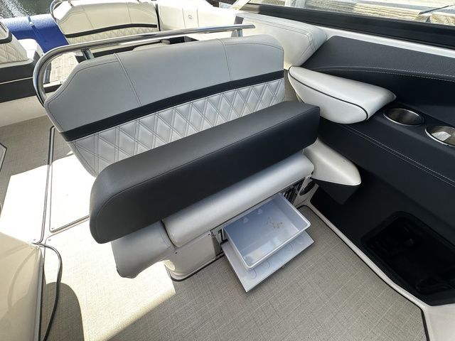 2023 Regal 2800 Bowrider - 18