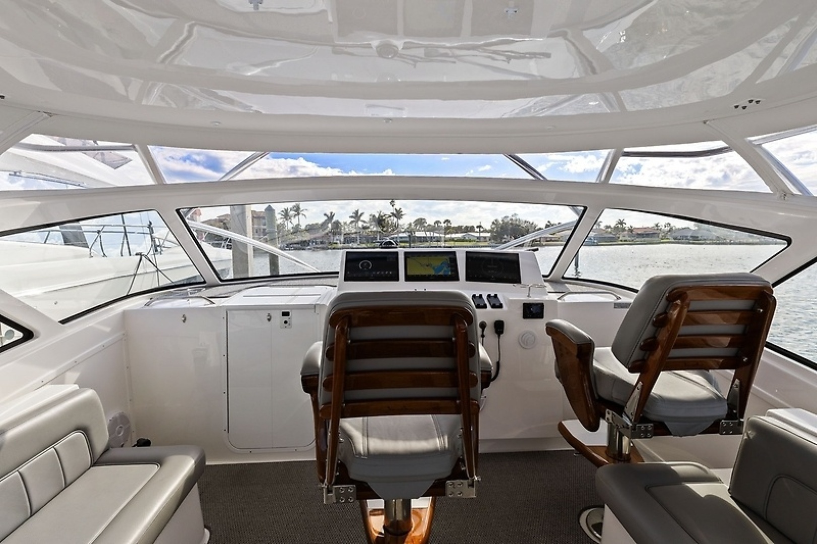 2024 Albemarle 41 Express - Image 23