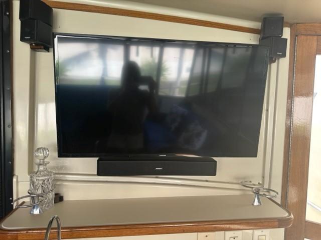 Flat-screen TV and soundbar setup on 1989 Californian 48 Motor Yacht interior.