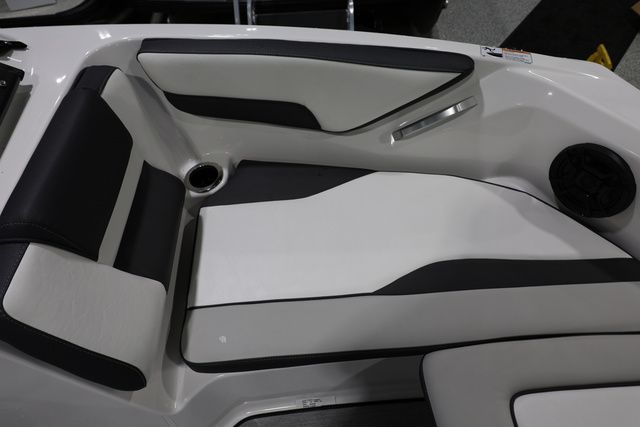2026 Yamaha Boats AR 195 BOTH COLORS AVAILABLE - 20