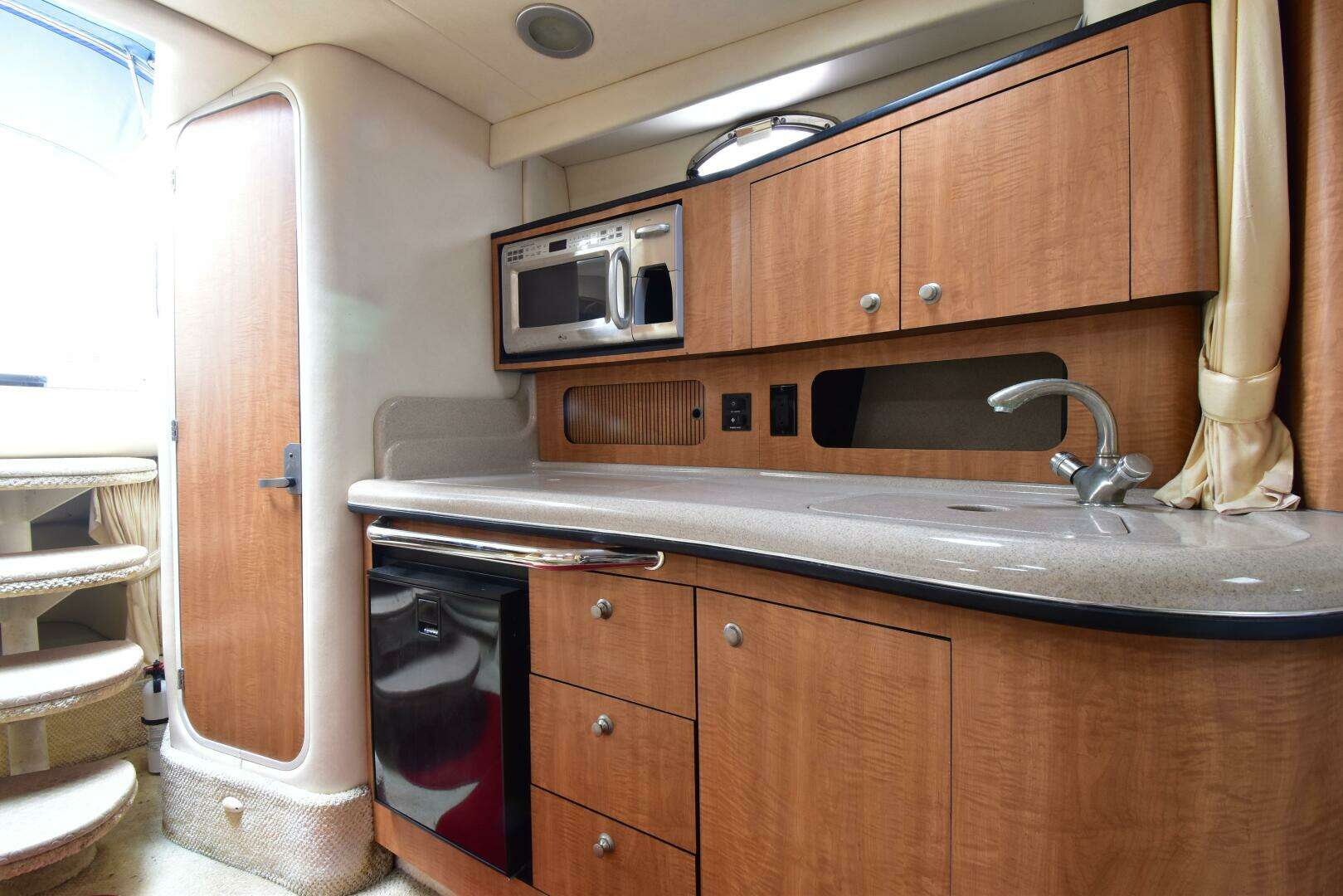 2006 Sea Ray 320 Sundancer - Image 23