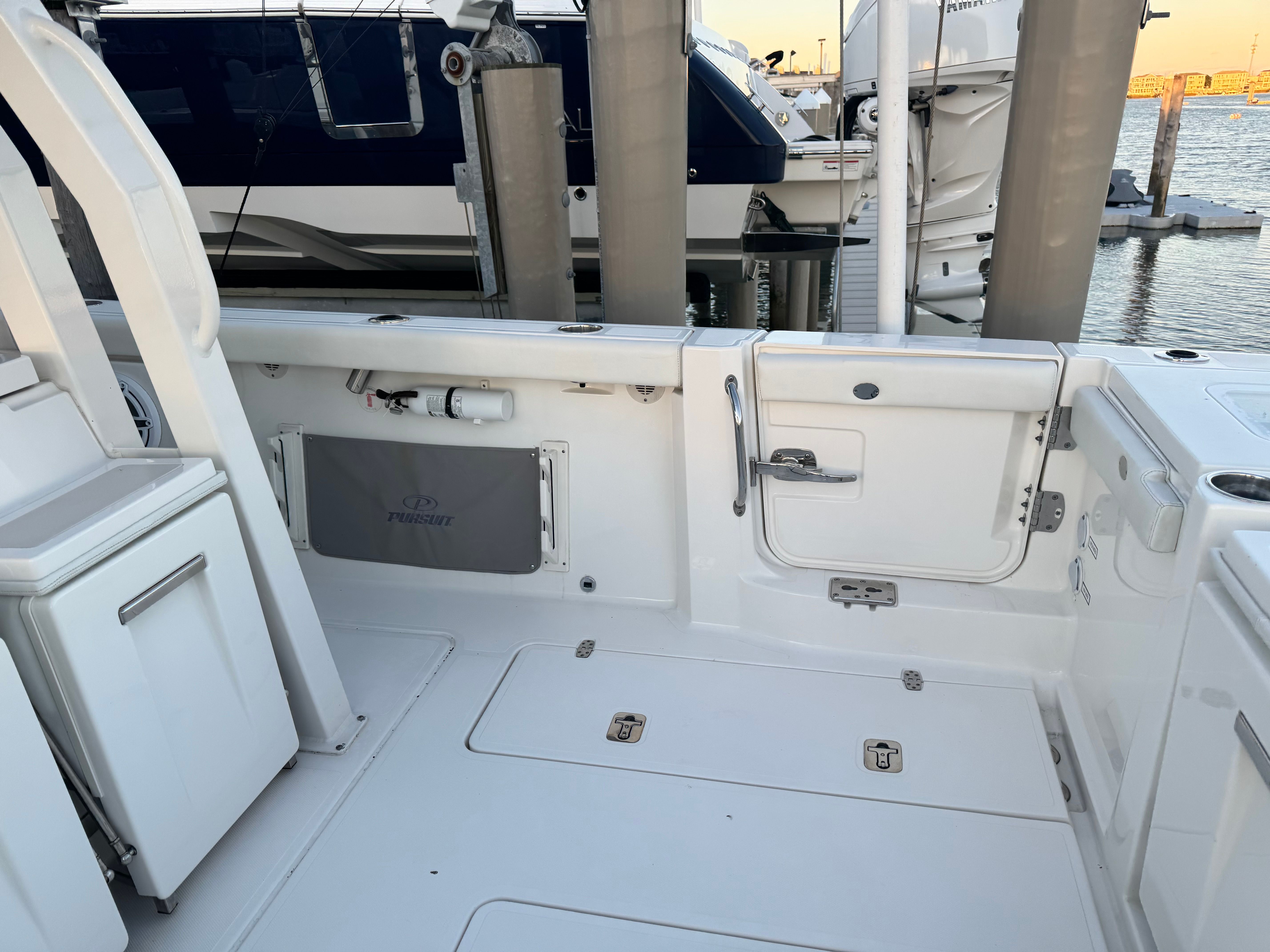 2023 PURSUIT 358 S - Image 12