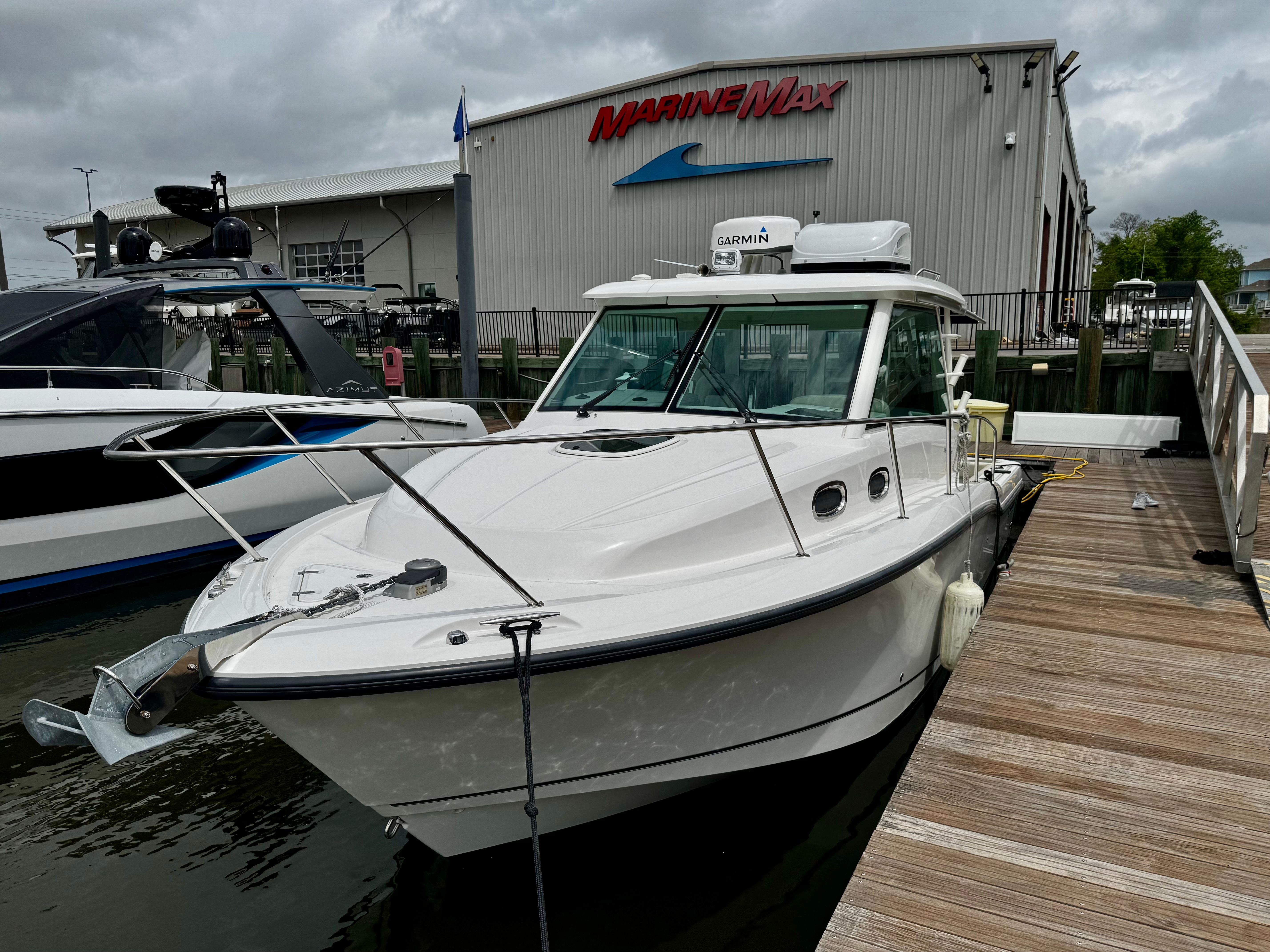 2016 Boston Whaler 315 Conquest docked at MarineMax.