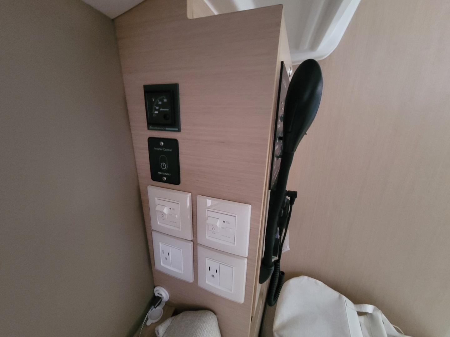 2020 Beneteau 30.1 - Image 47