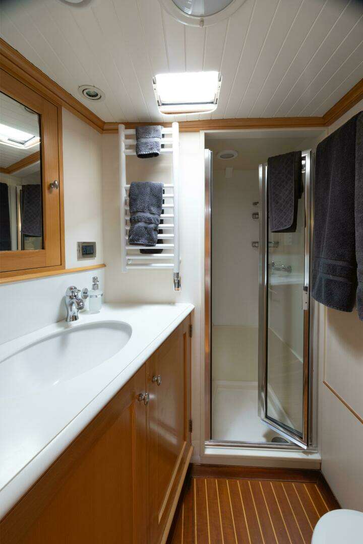 2001 Vitters Aft Cockpit - Image 31