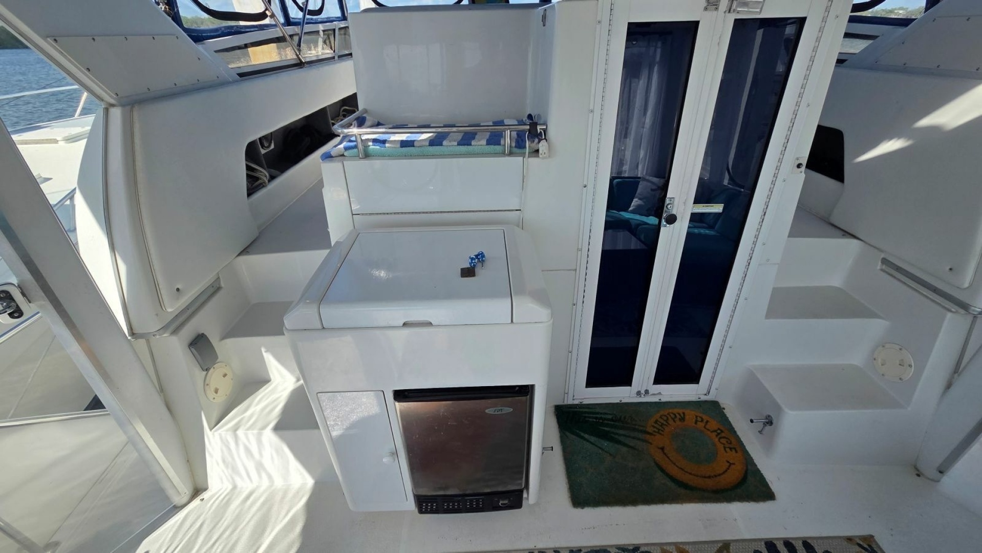 1998 Carver 405 Aft Cabin Motor Yacht - Image 8