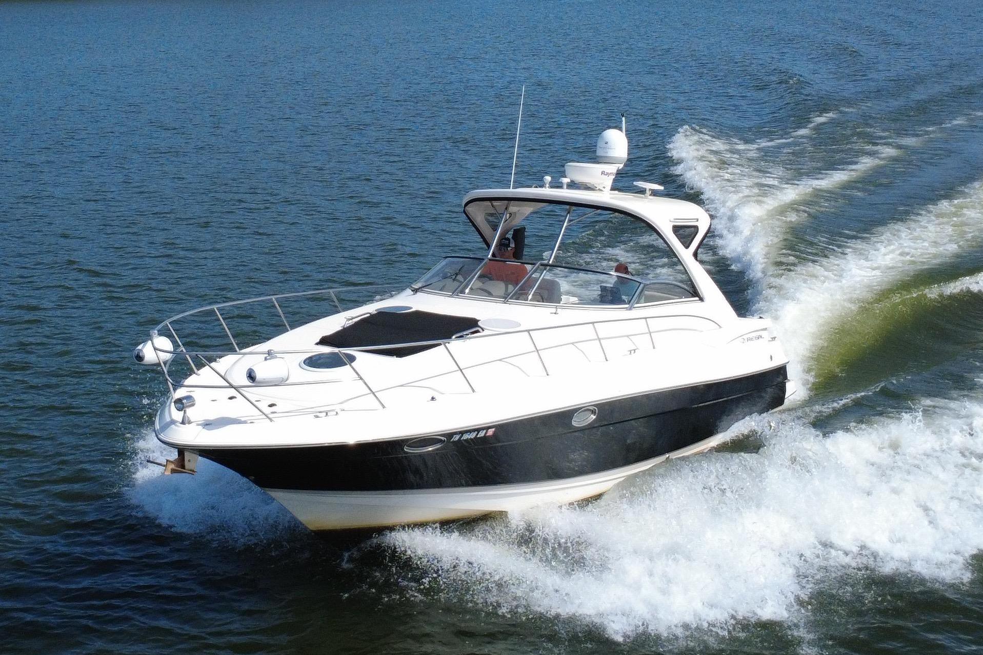2008 Regal 3760 Sportyacht