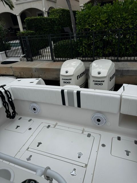 2006 Intrepid 30 Open - 10