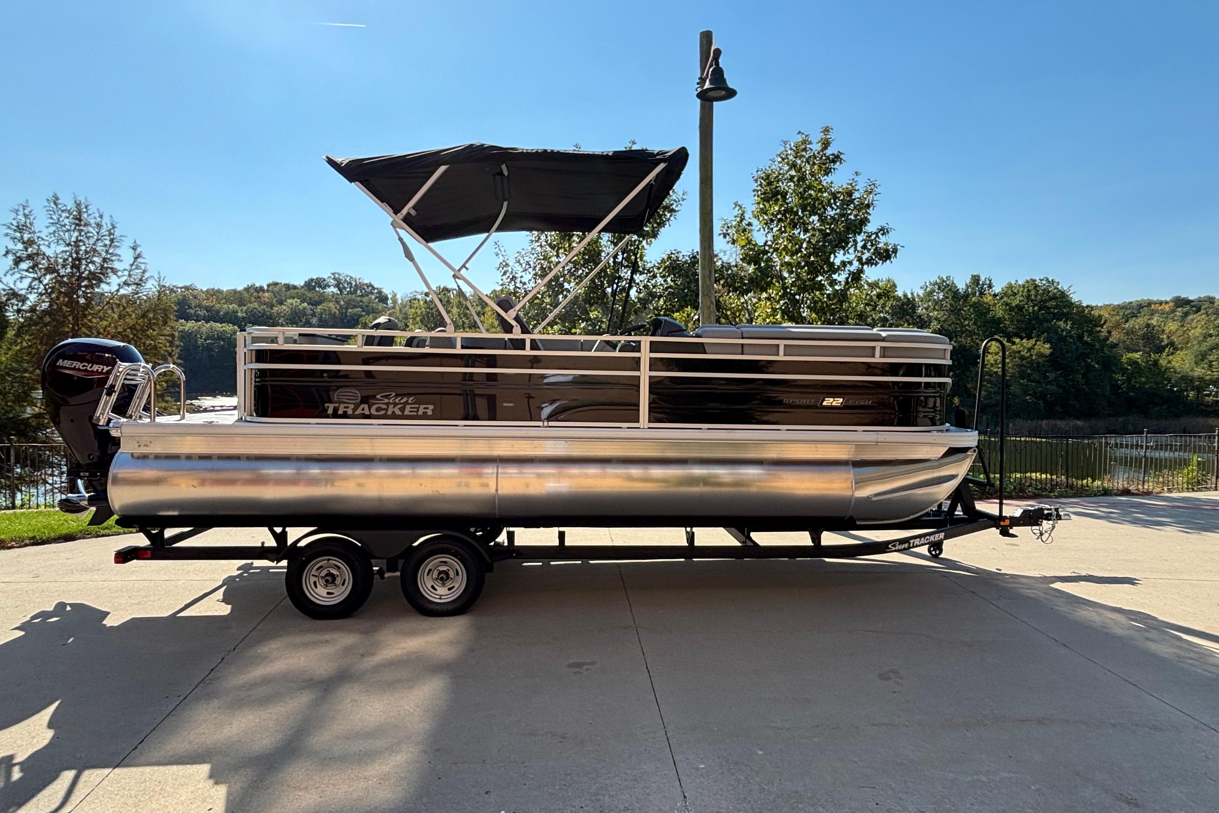 2026 Sun Tracker SportFish 22 DLX