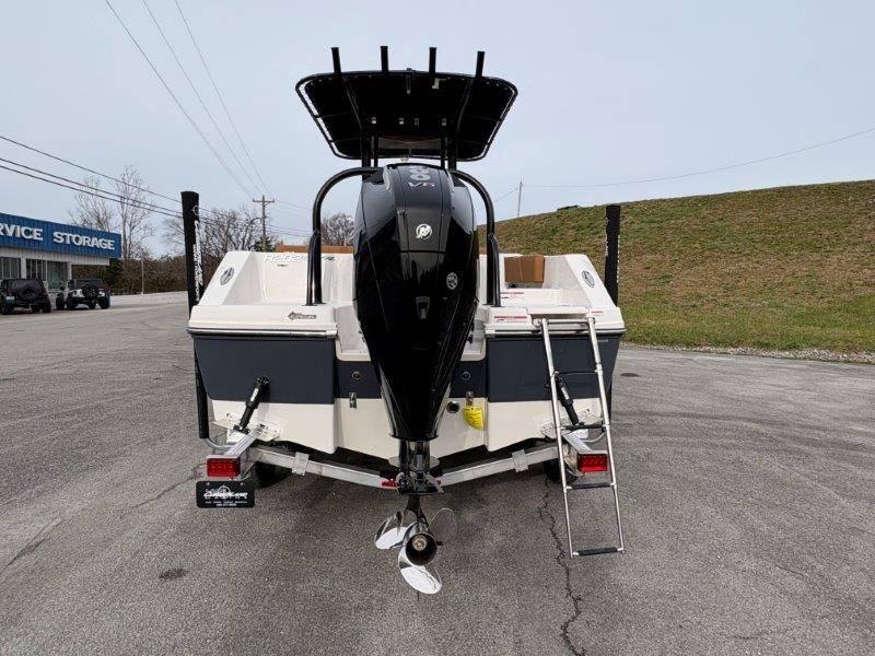 2025 Robalo R202 Explorer - 34