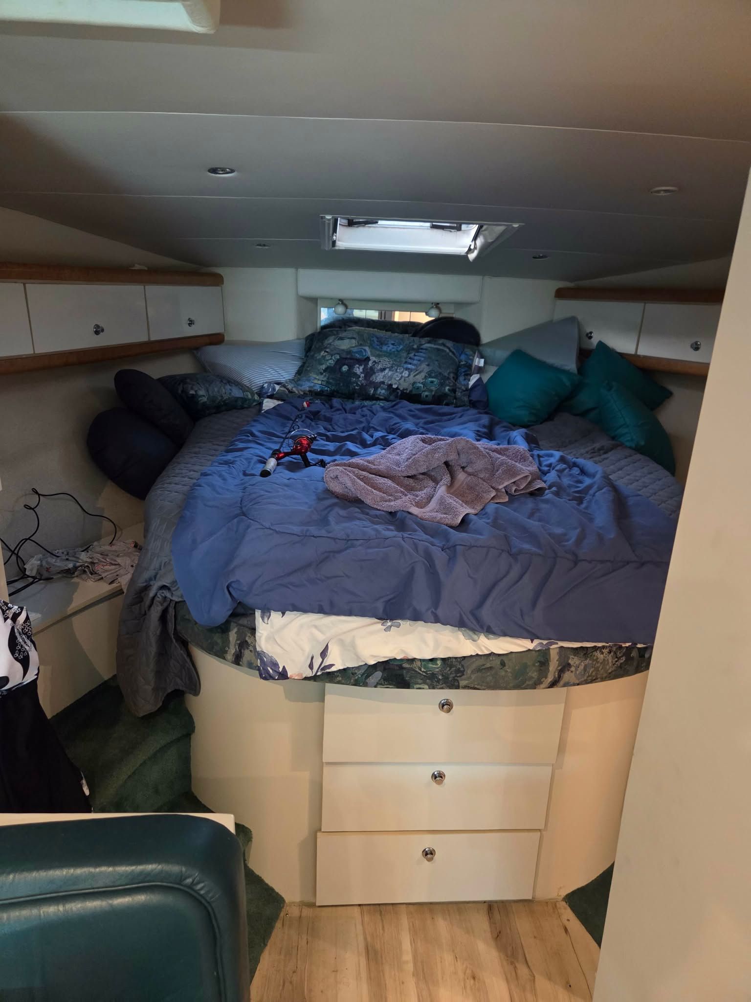 1994 Trojan 390 Express - 21