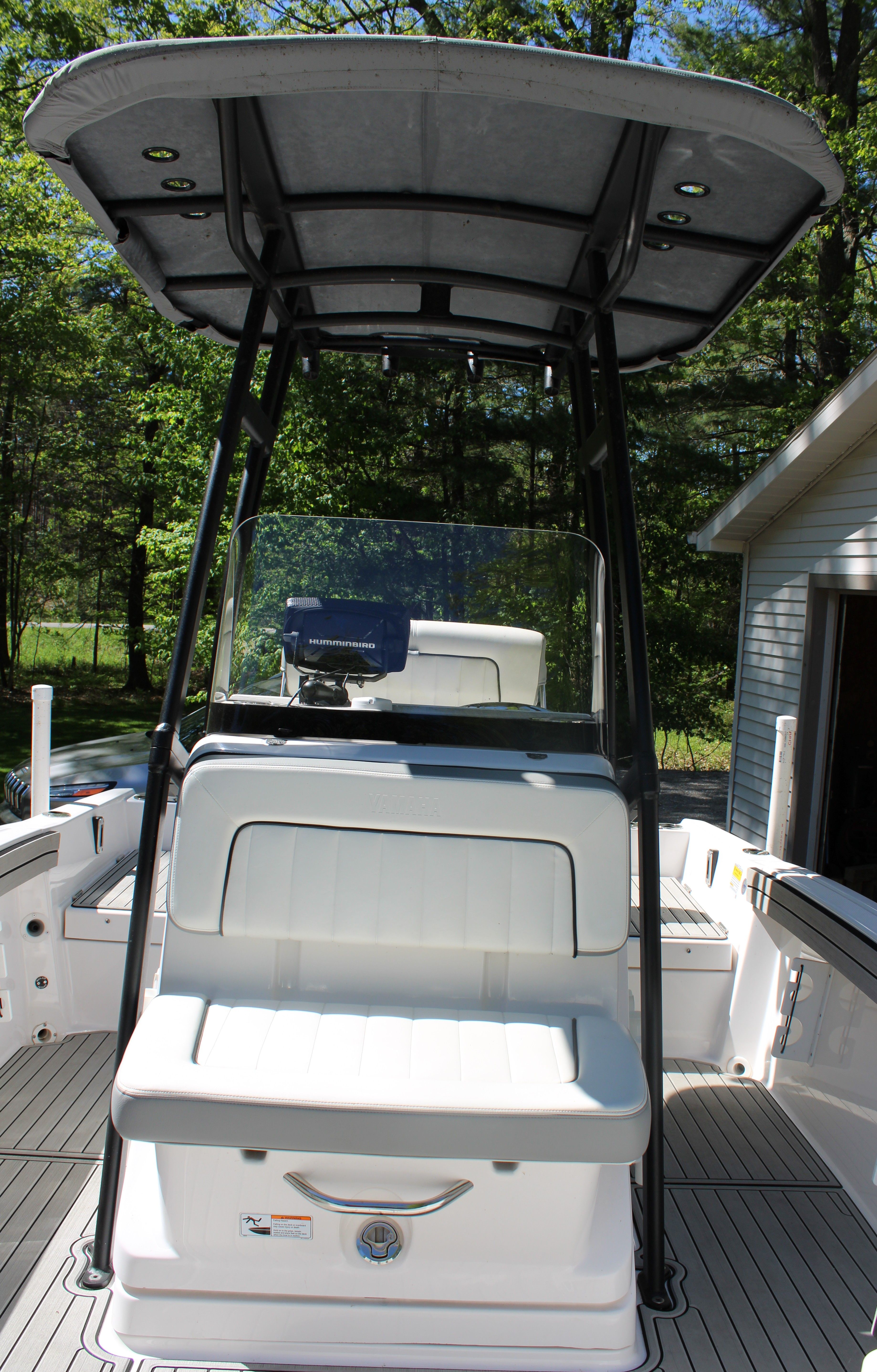 Yamaha 190 FSH Sport 2022 with T-top and seating, surrounded by trees.