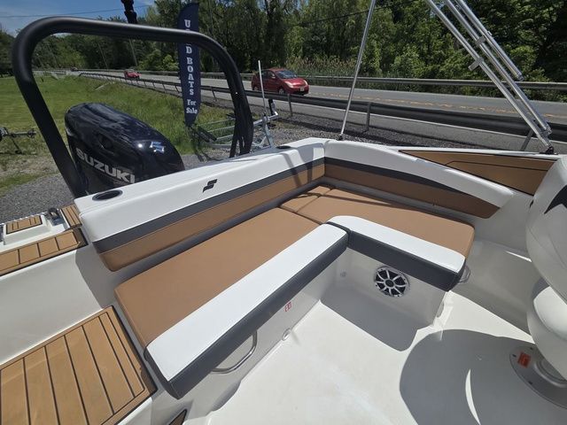 2026 Starcraft SVX OB 190 DC OB w/140hp and Trailer - 35