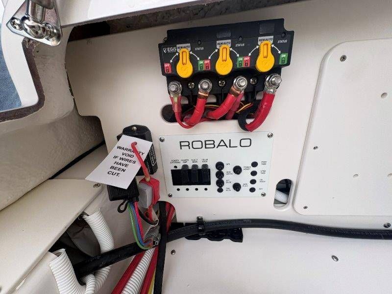 2026 Robalo 246 Cayman - 126