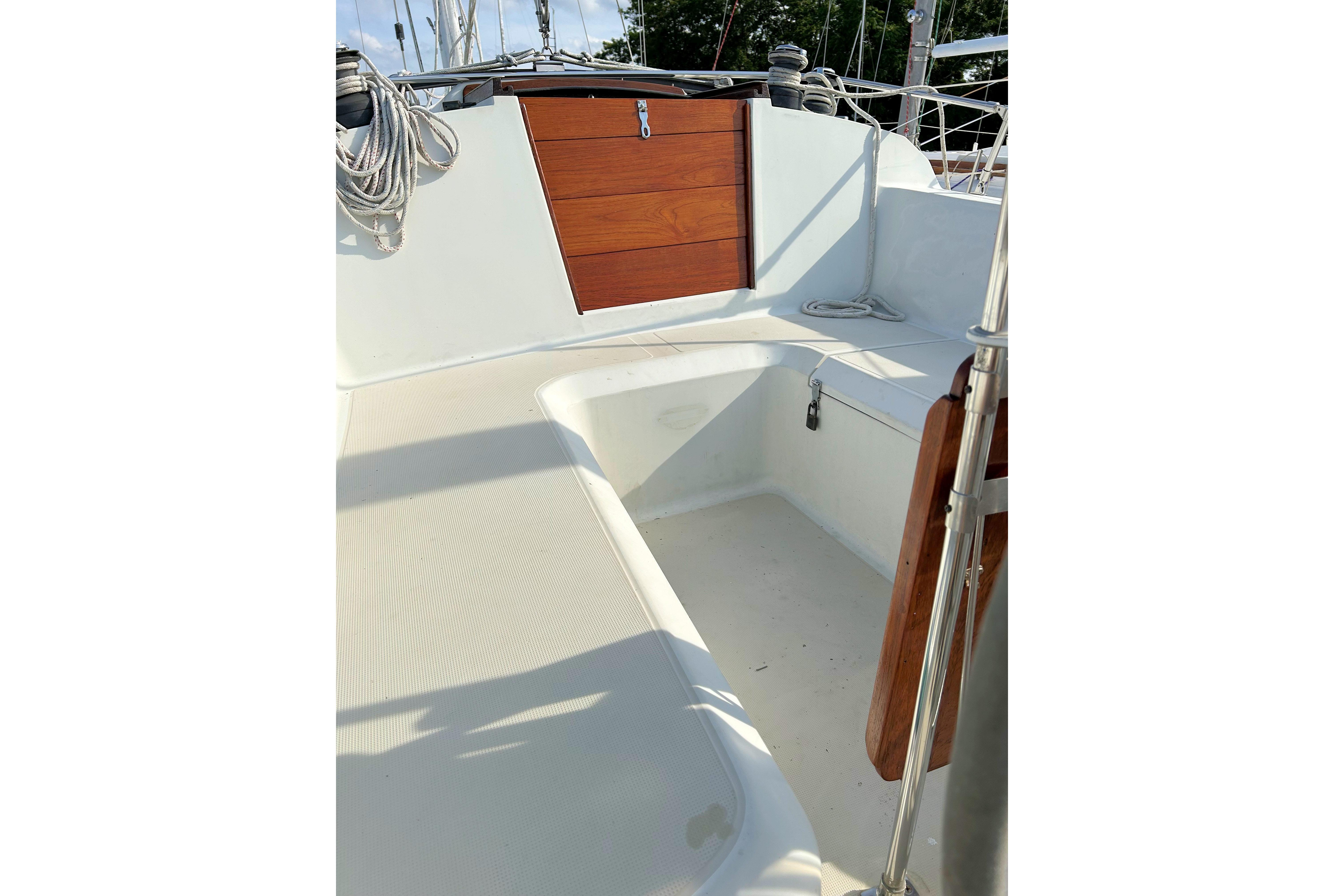 1987 Ericson 38-200 sailboat cockpit with wooden hatch and ropes.