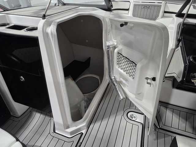 2026 Yamaha Boats 252S - 25