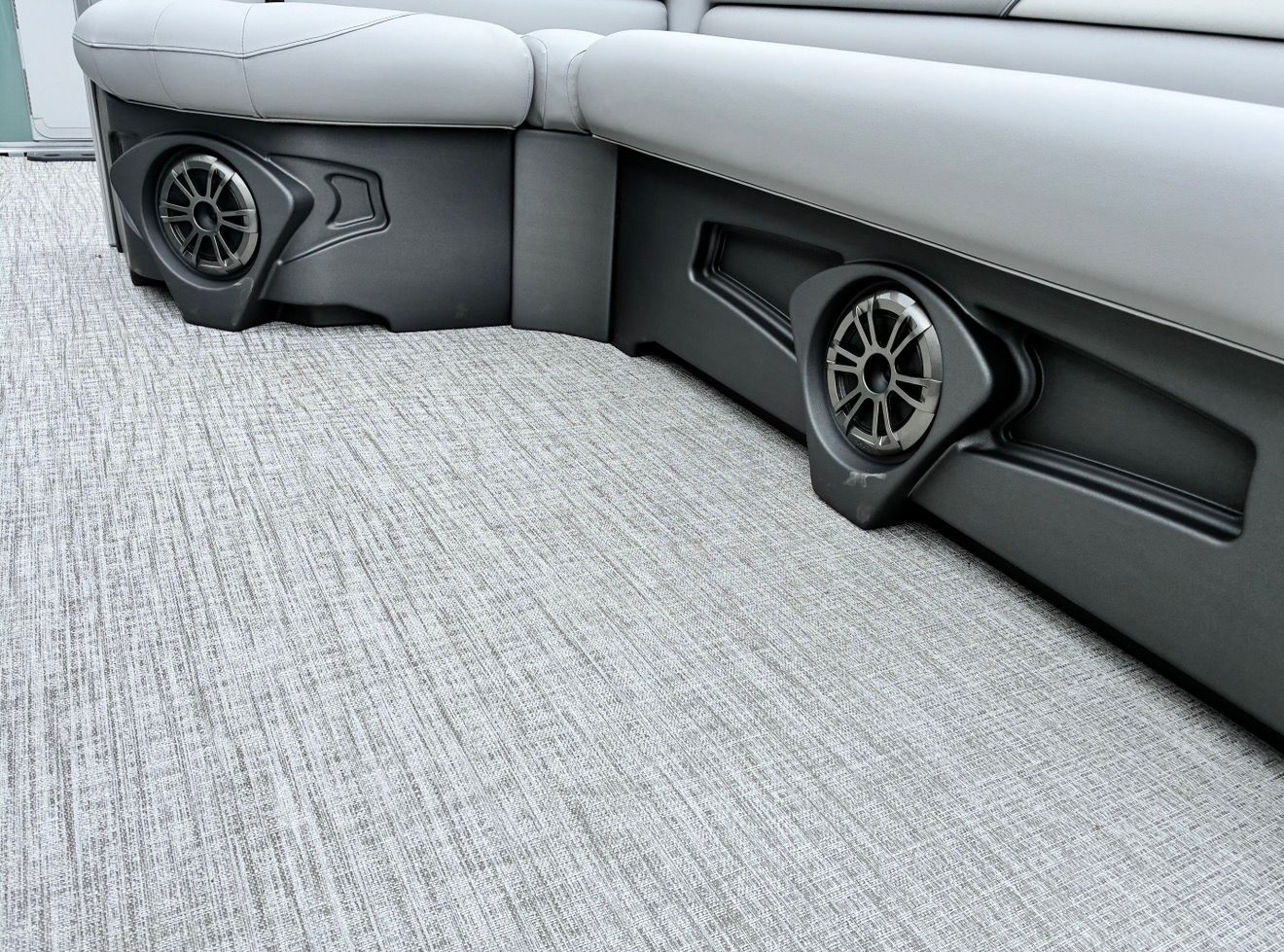 2026 Avalon Venture 85 Rear Fish - 21' - 15