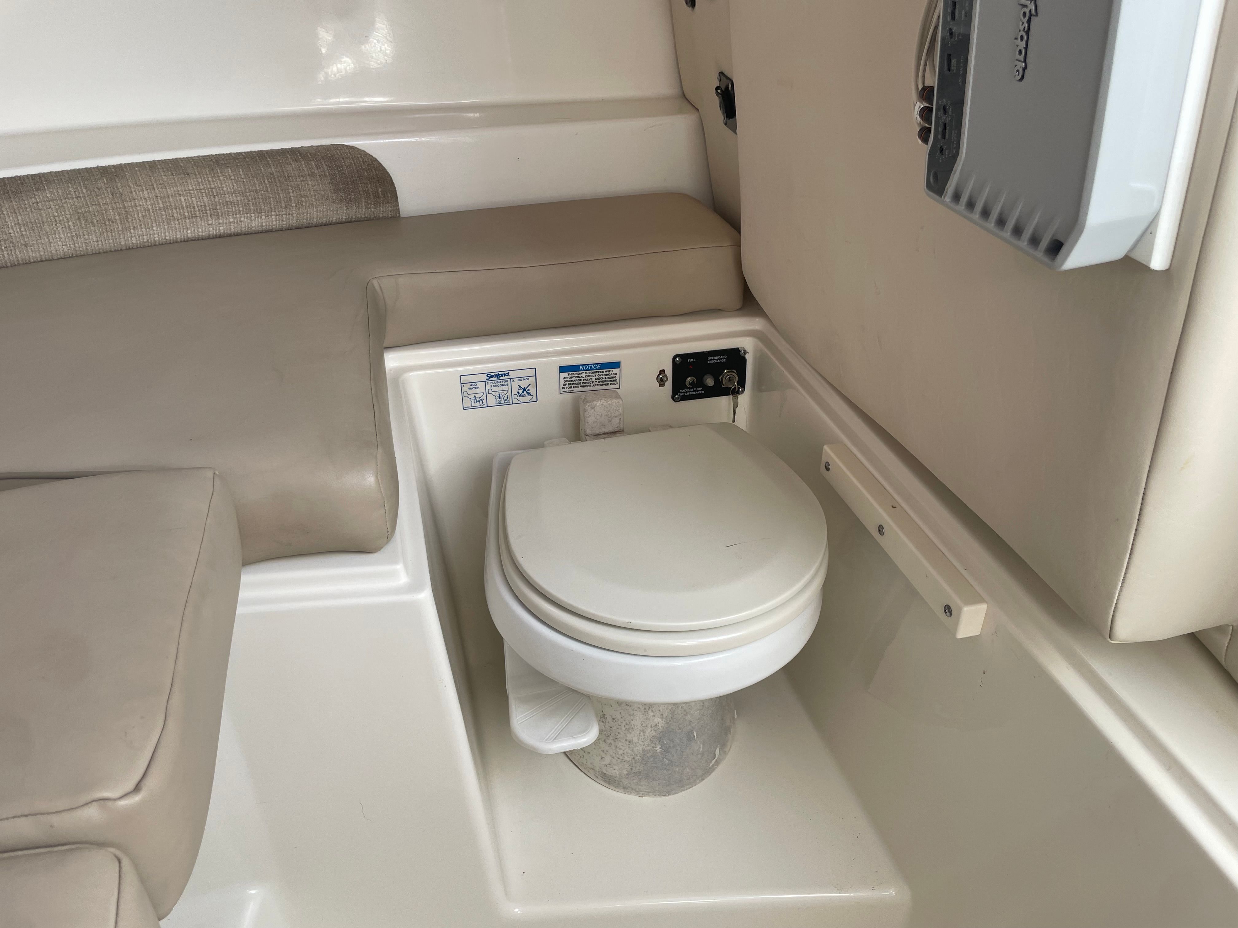 2009 Boston Whaler 255 Conquest - 42