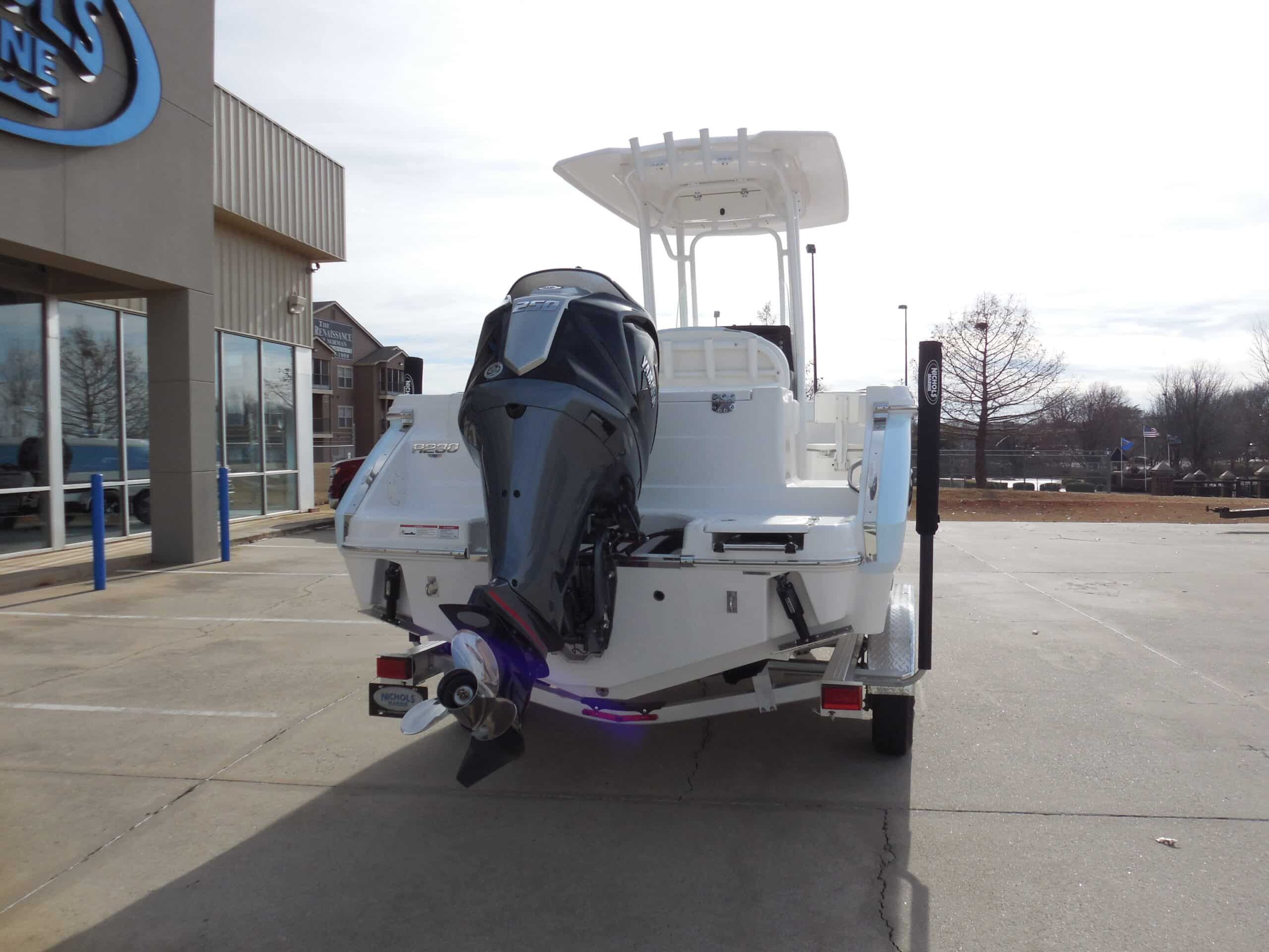 2026 Robalo R230 Center Console - 4