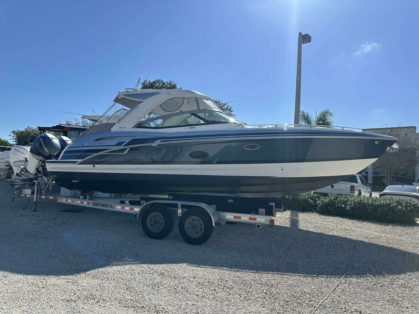 2021 Formula 350 Crossover Bowrider OB - Image 2