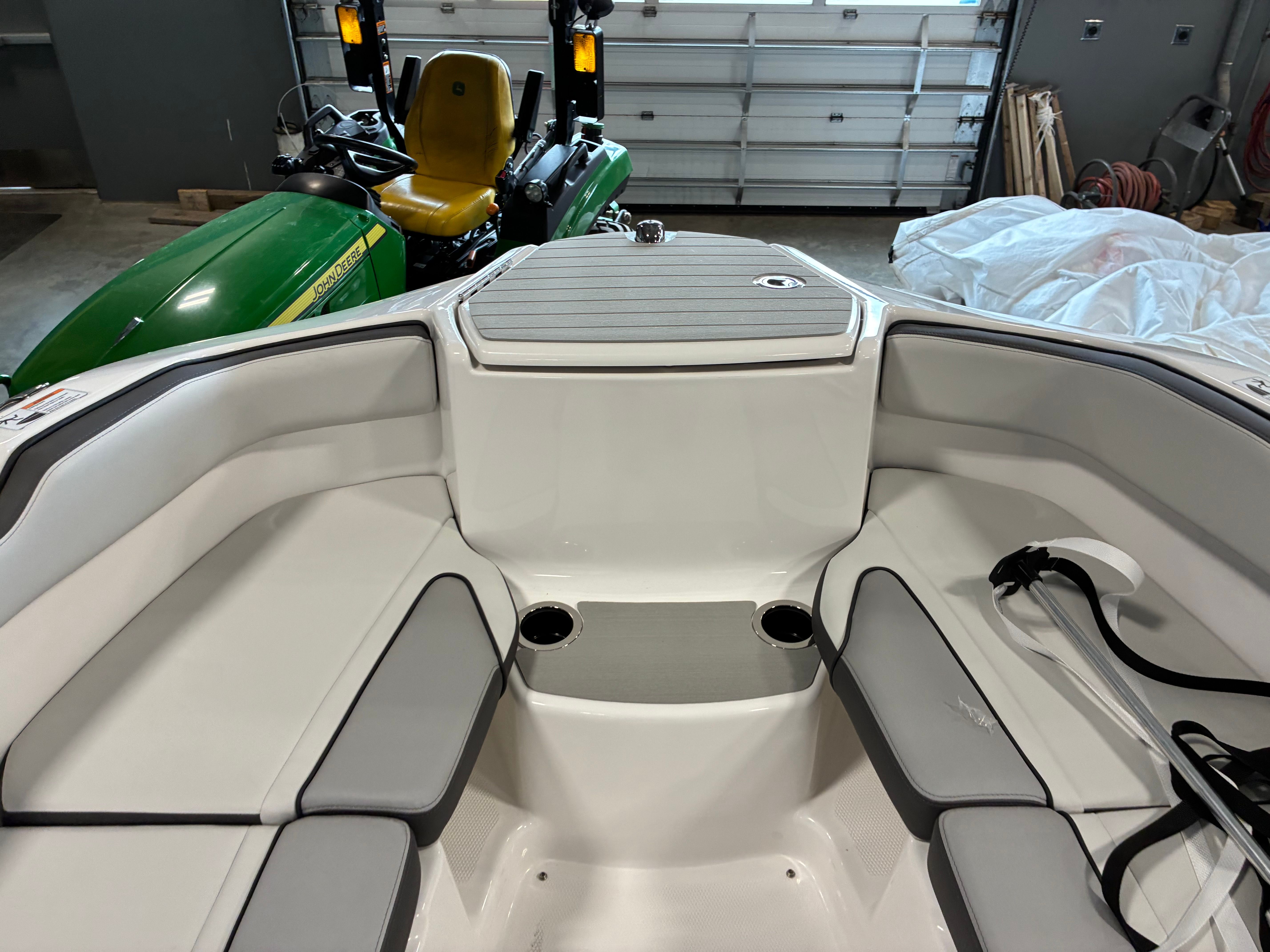 2026 Yamaha Boats AR250 - 10