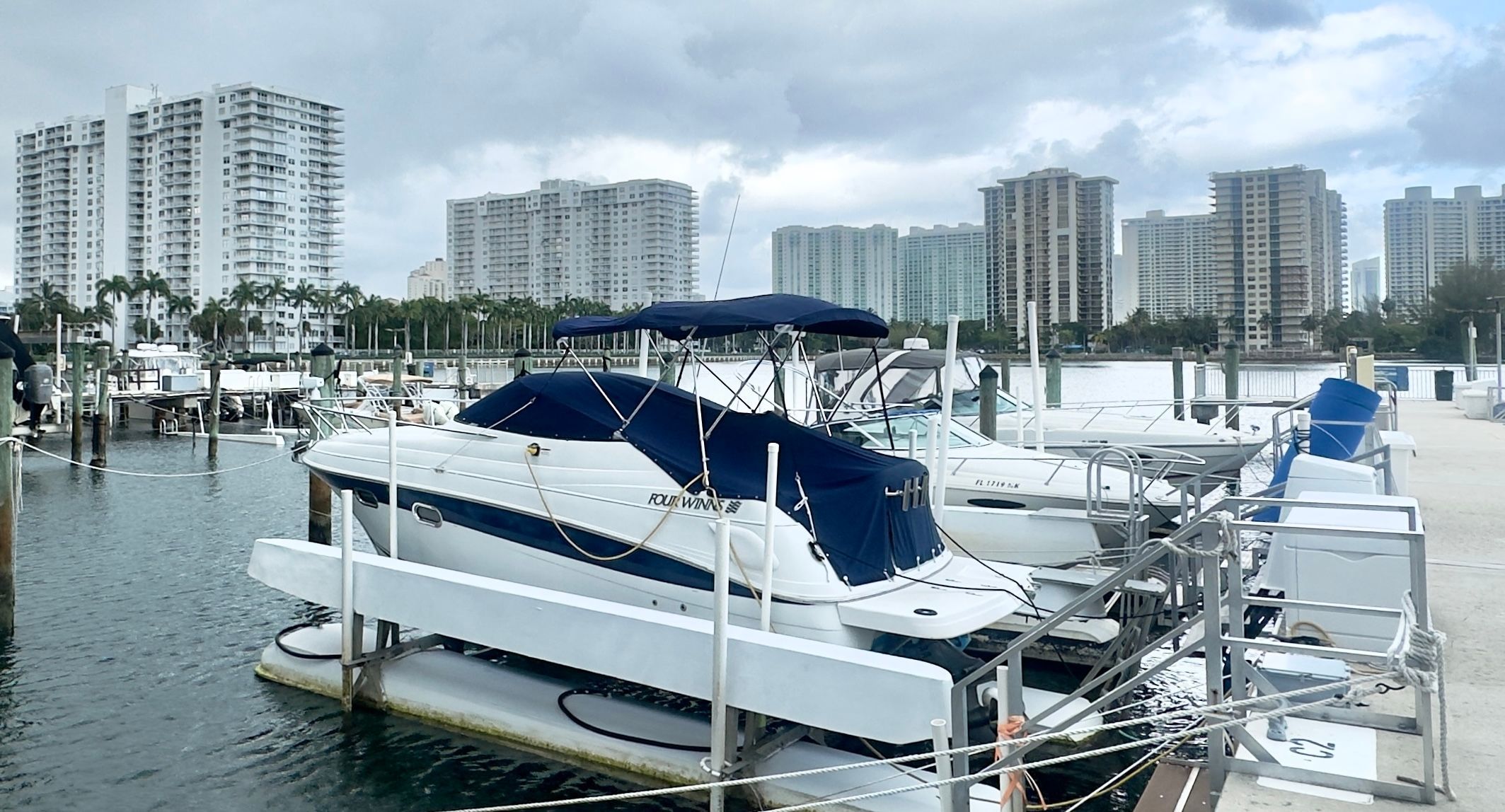 2004 Four Winns 248 Vista