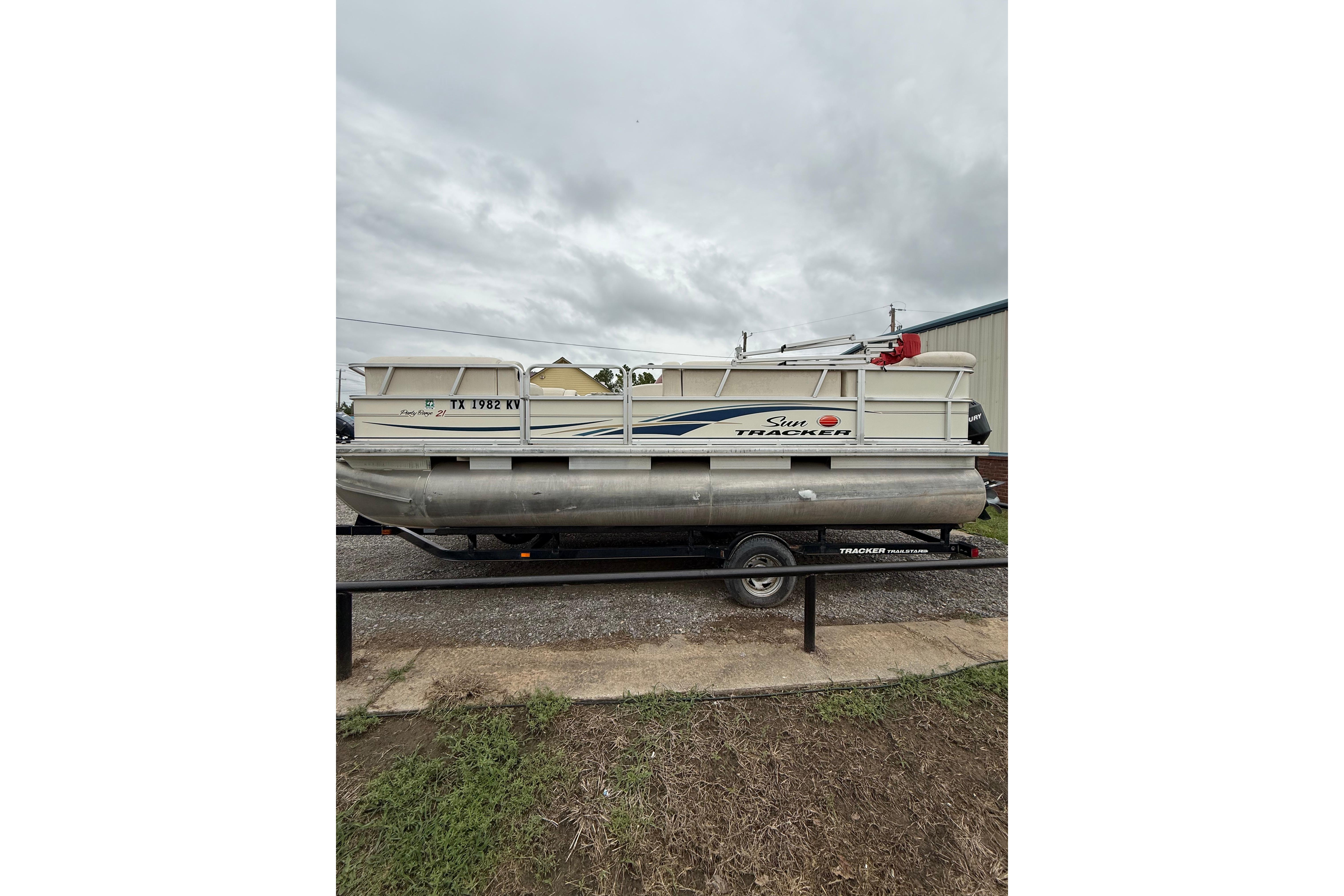 2007 Sun Tracker Party Barge 21 Signature Series
