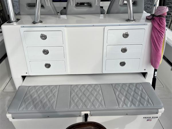 2020 Front Runner 39 Center Console with cushioned seating and storage drawers.
