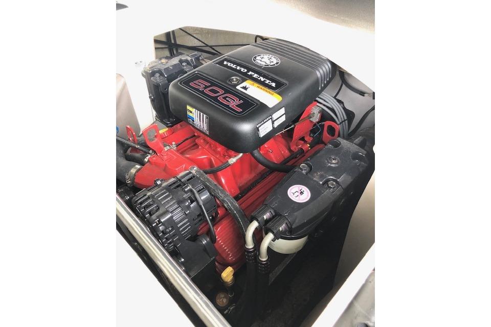 Volvo Penta 5.0 GL engine in 2007 Four Winns 200 Horizon boat.