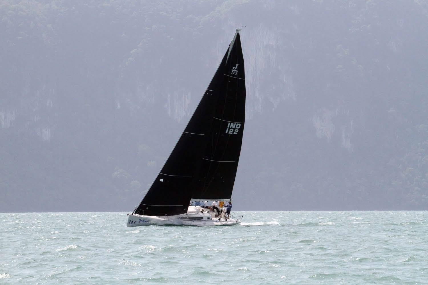 2015 J Boats J/122