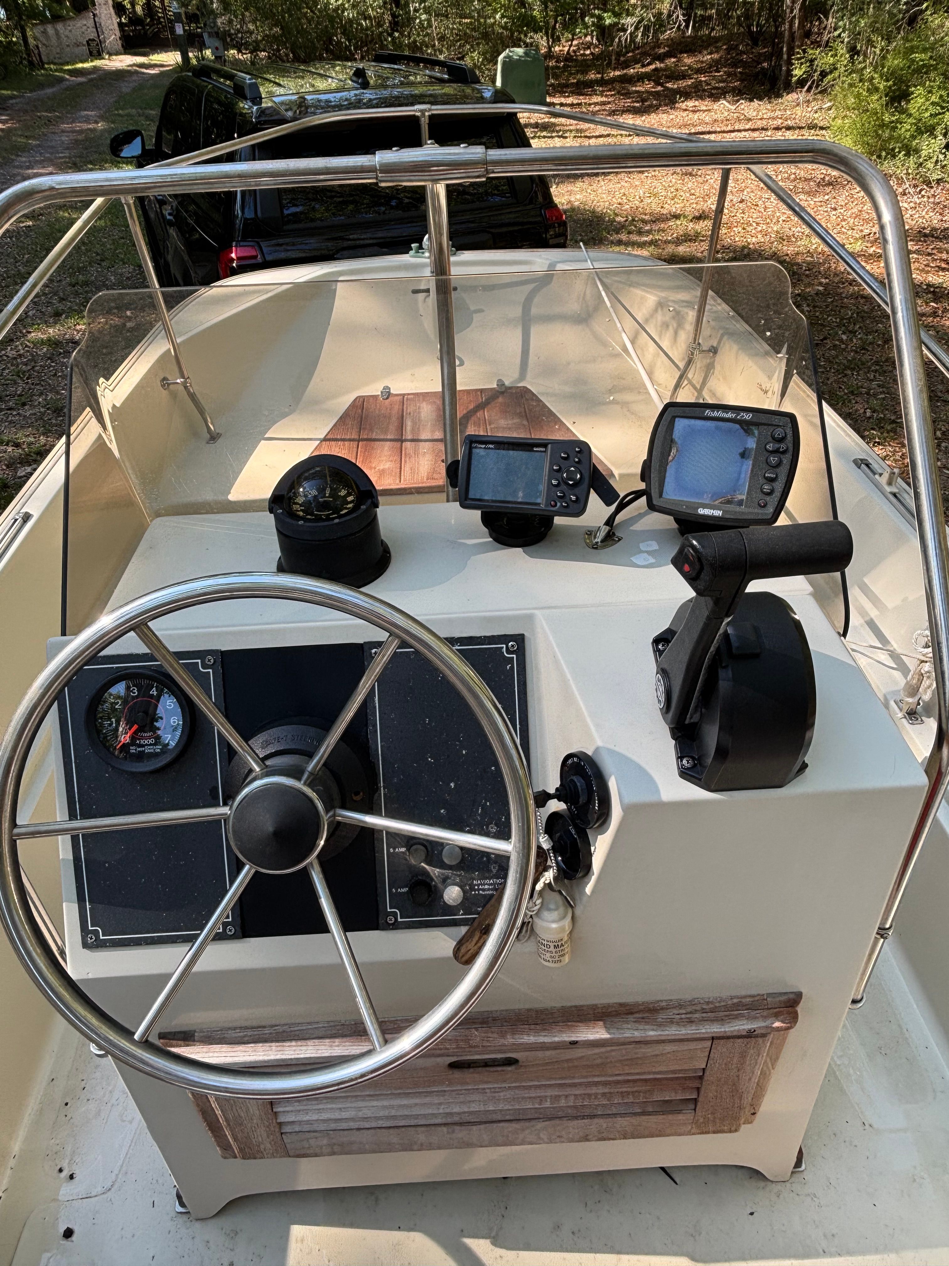 1987 Boston Whaler 17 Montauk - 9