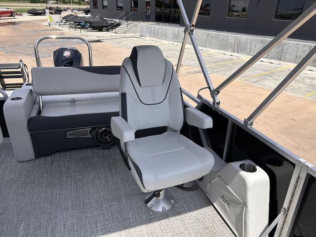 2025 Avalon LSZ Versatile Rear Bench 23 FT - 17
