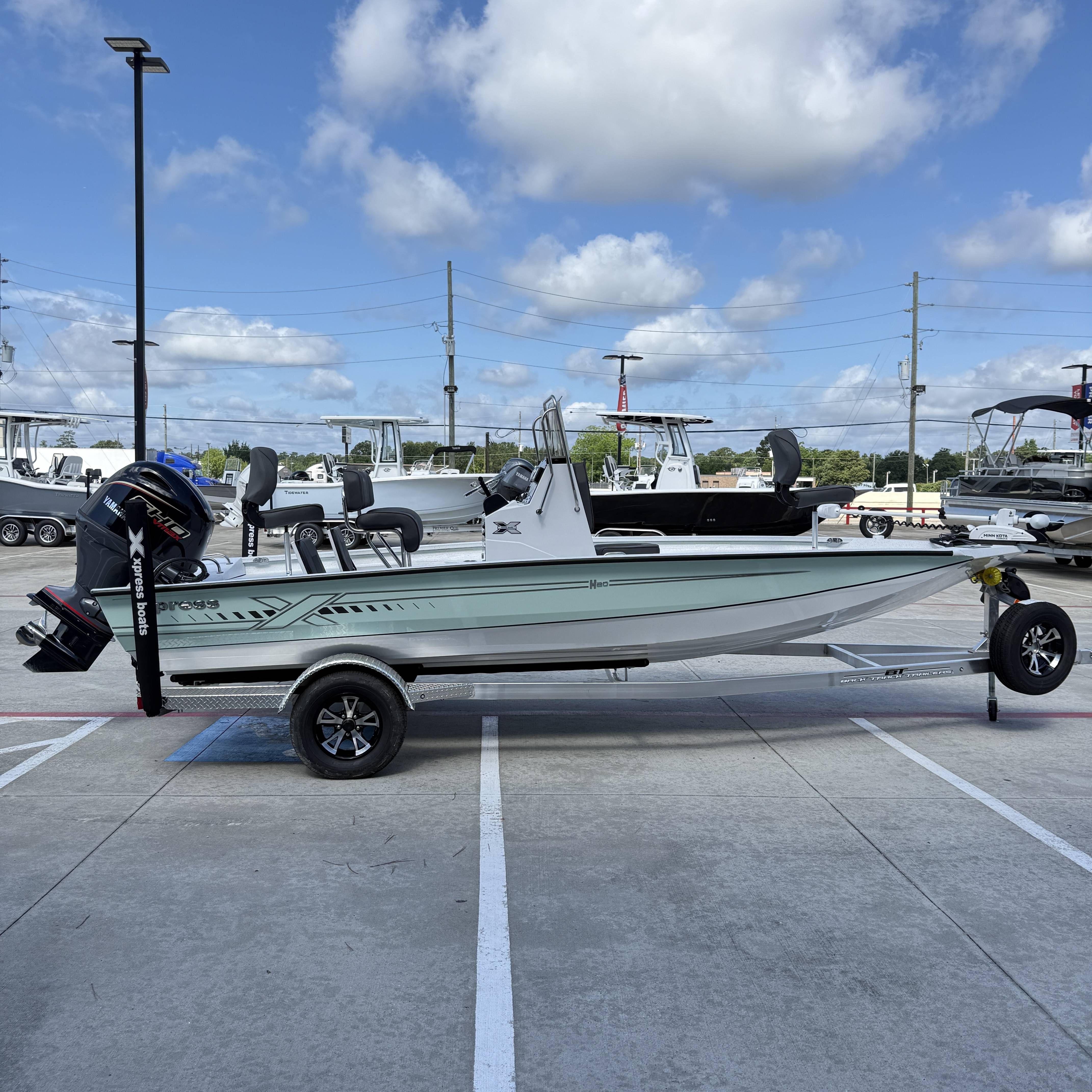 2026 Xpress H20B Bay - 14