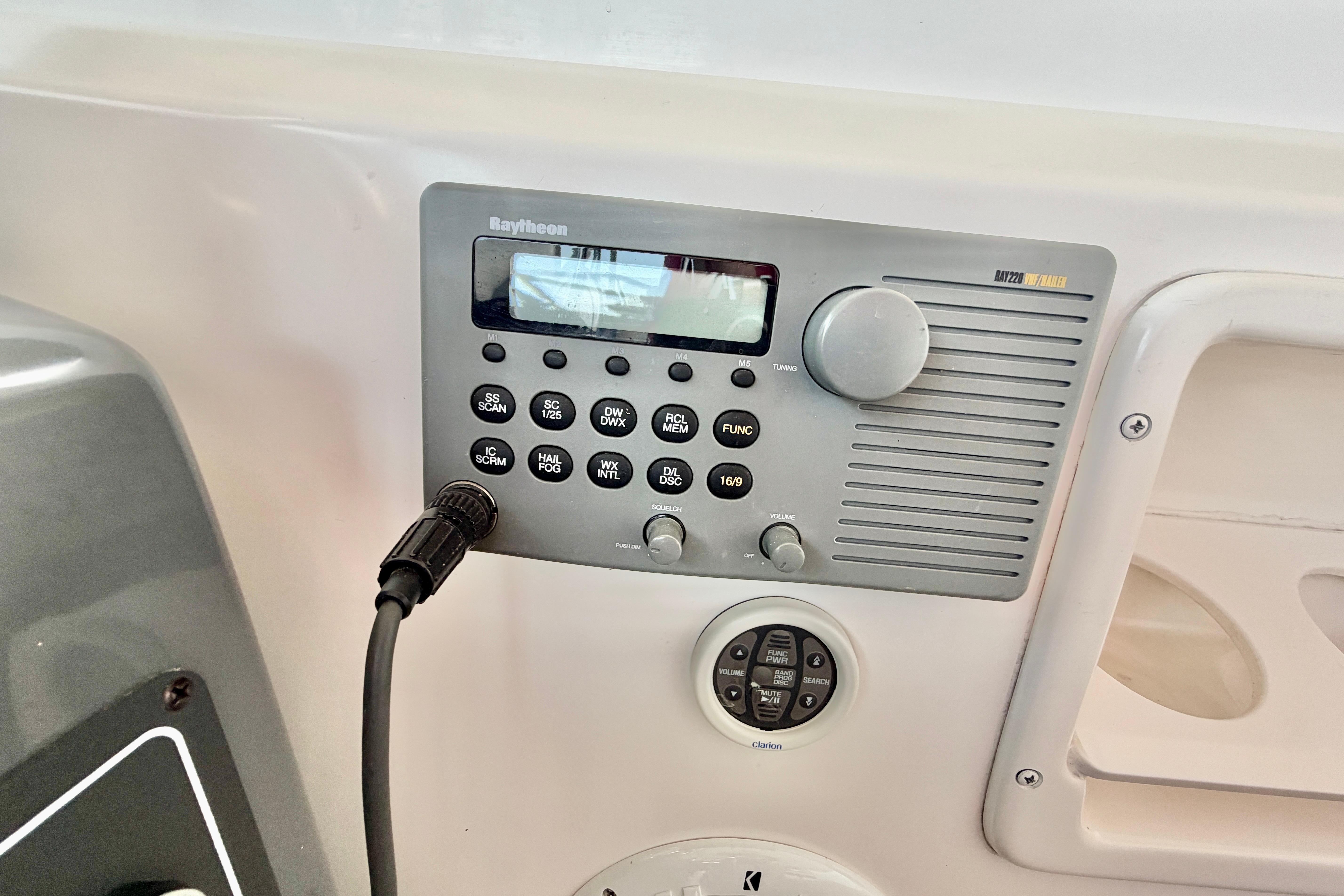 1999 Tiara Yachts 2900 Coronet radio panel with Raytheon marine communication system.