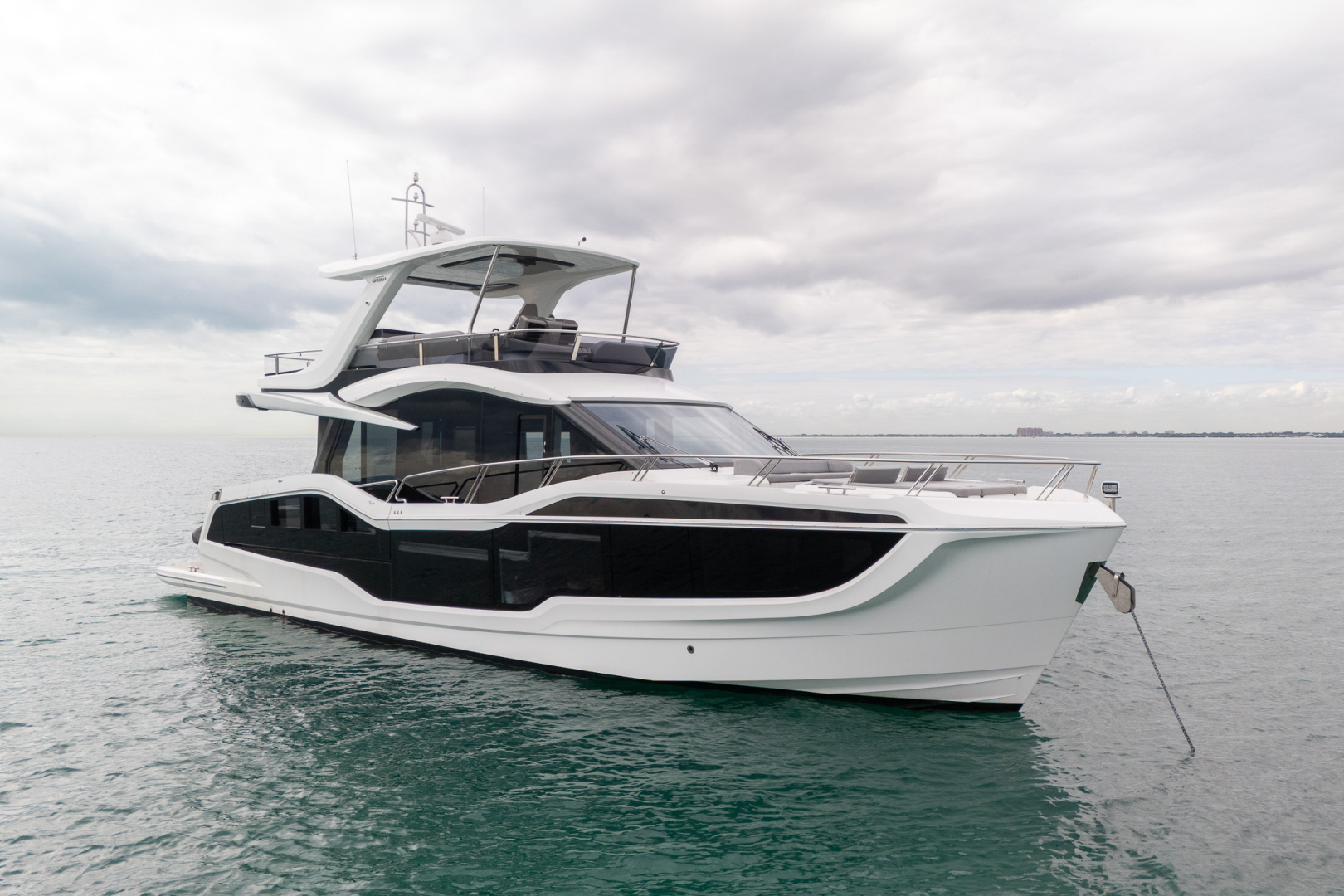 2025 Galeon 560 FLY - Image 5