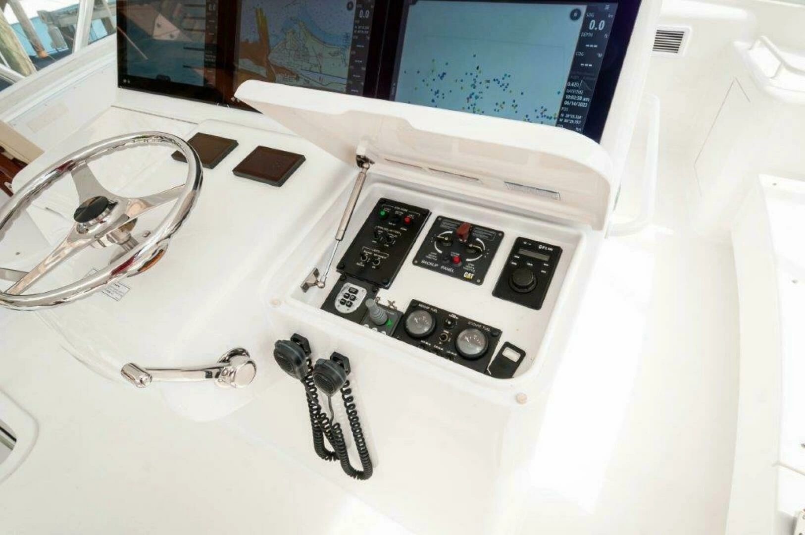 2016 Hatteras GT60 - Image 45