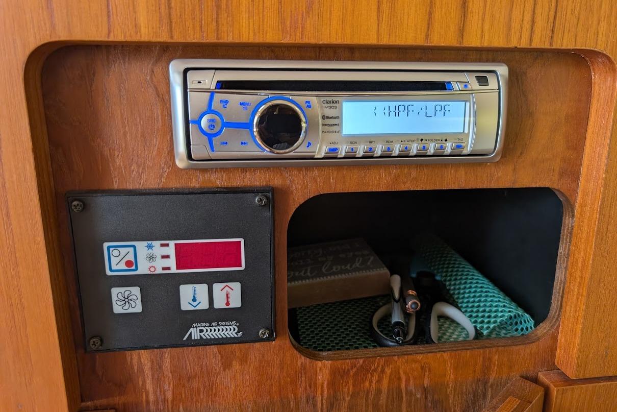 Control panel and stereo system in a 2000 Pursuit 3400 Express boat interior.