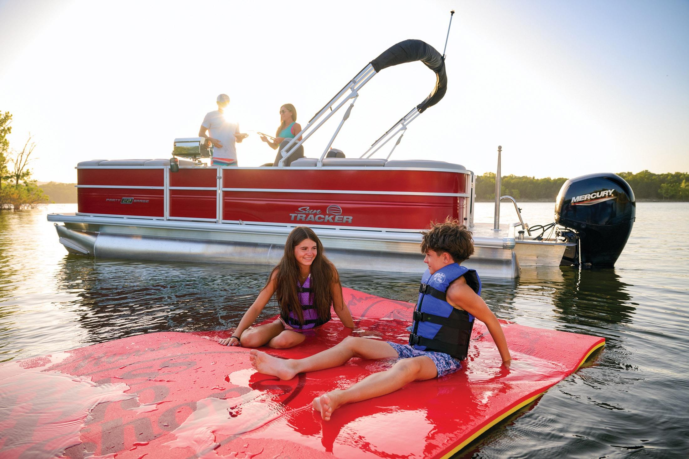 2026 Sun Tracker Party Barge 22 DLX - 11