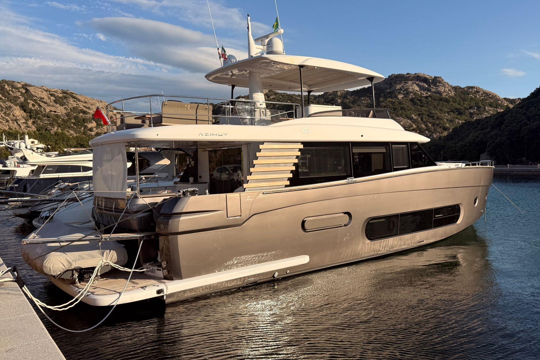 2023 Azimut Magellano 66
