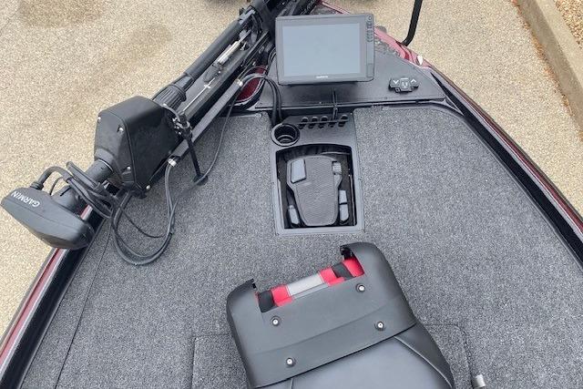 2026 Nitro Z21 XL Pro boat deck with control panel and navigation screen.