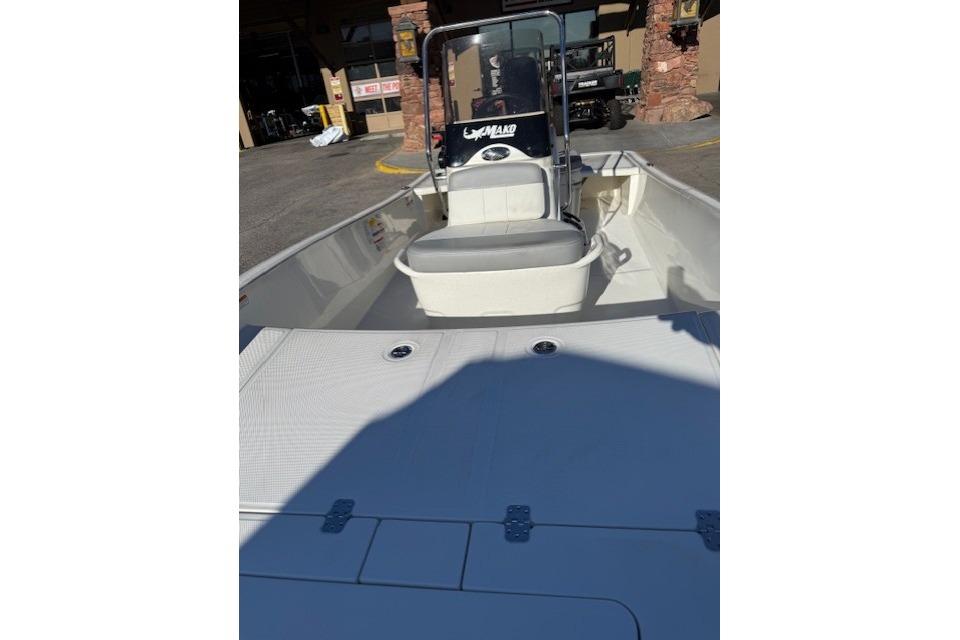 2026 Mako Pro Skiff 15 CC boat, featuring a central console and seating, displayed outdoors.