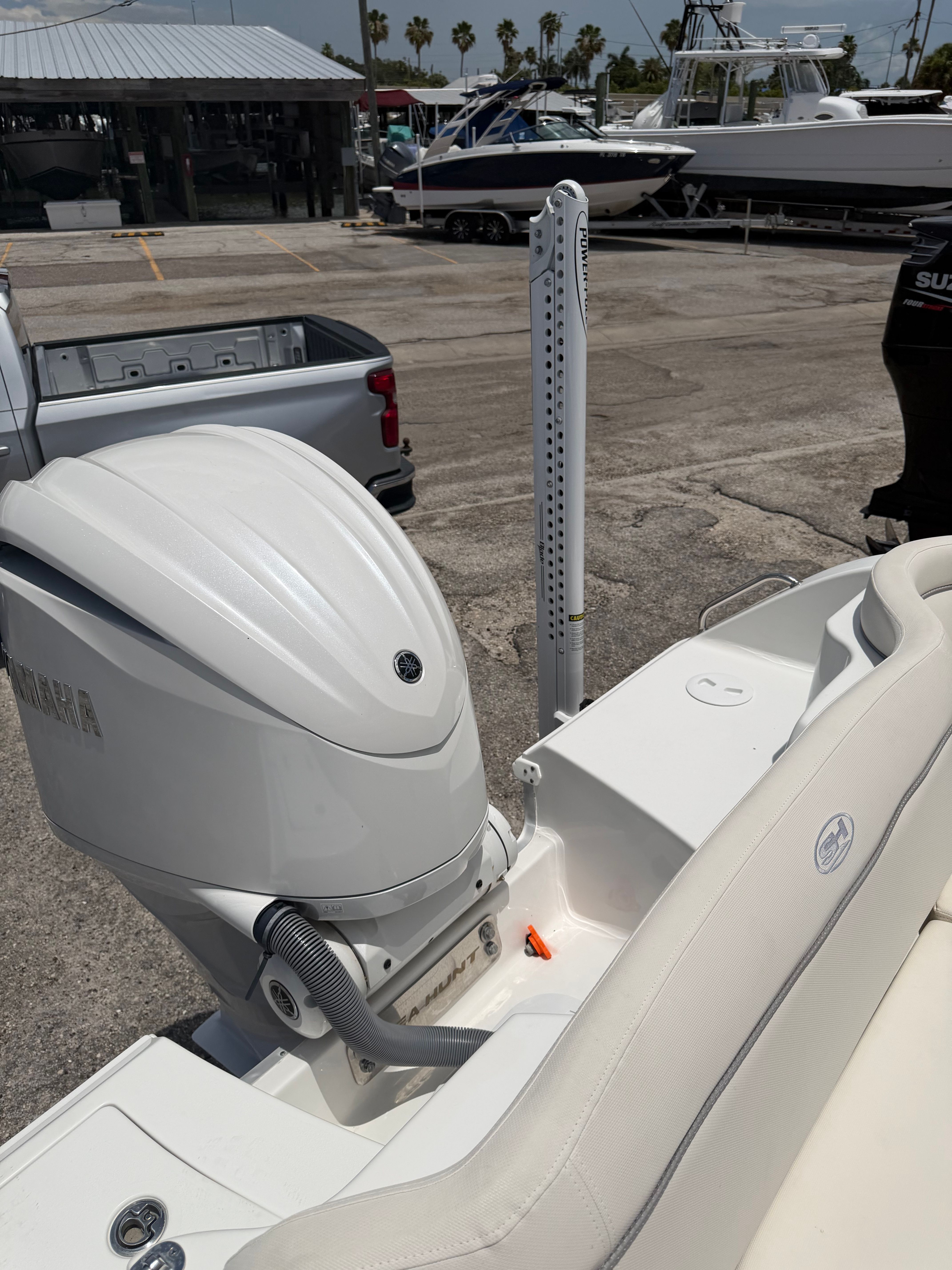 2023 Sea Hunt Ultra 255 SE - 8
