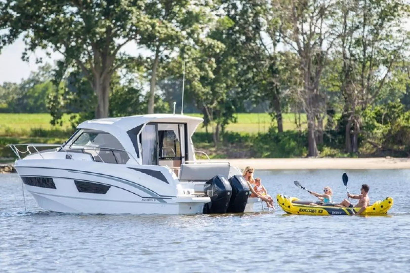 2025 Beneteau Antares 9 - Image 4
