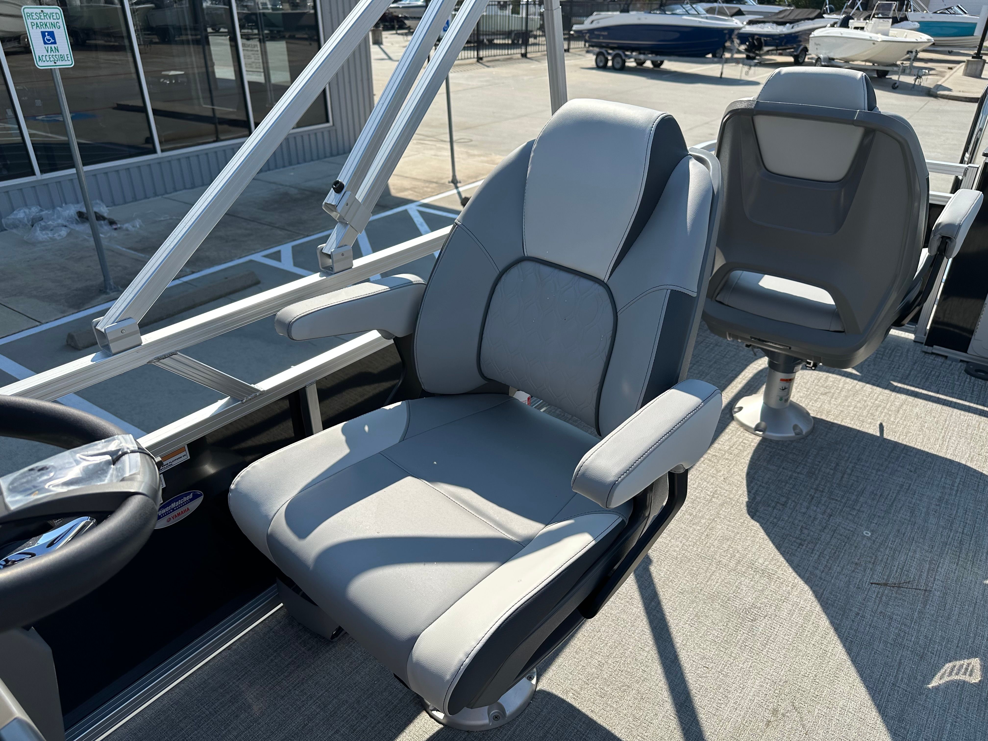2025 Avalon Venture Rear Fish - 21' - 23