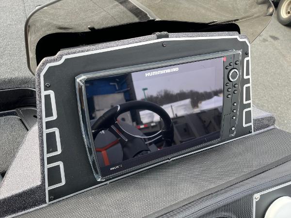 Humminbird Helix 7 fishfinder on 2025 Ranger Z520 boat dashboard.