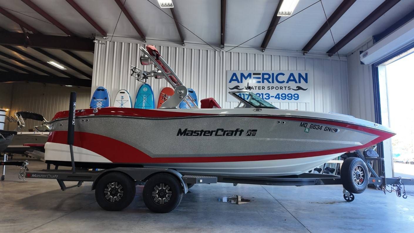 2021 MasterCraft XT22