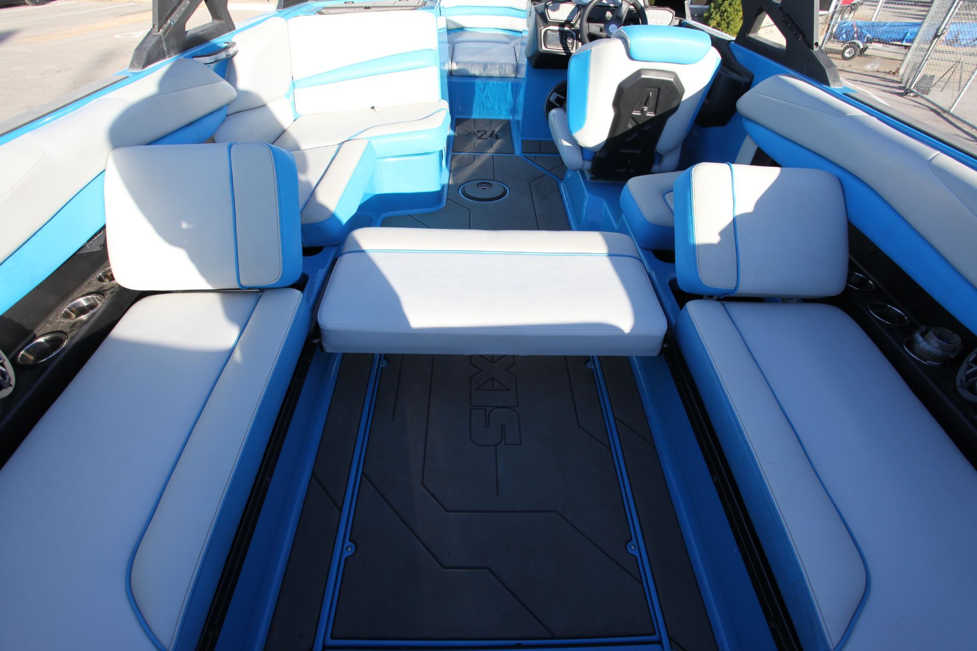 2019 Axis A24 - 12